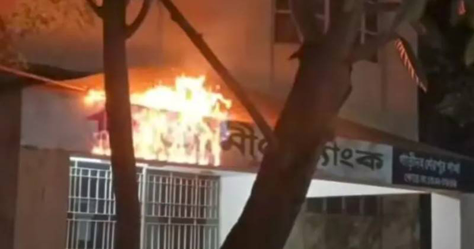 বগুড়ায় গ্রামীণ ব্যাংকে অগ্নিসংযোগ